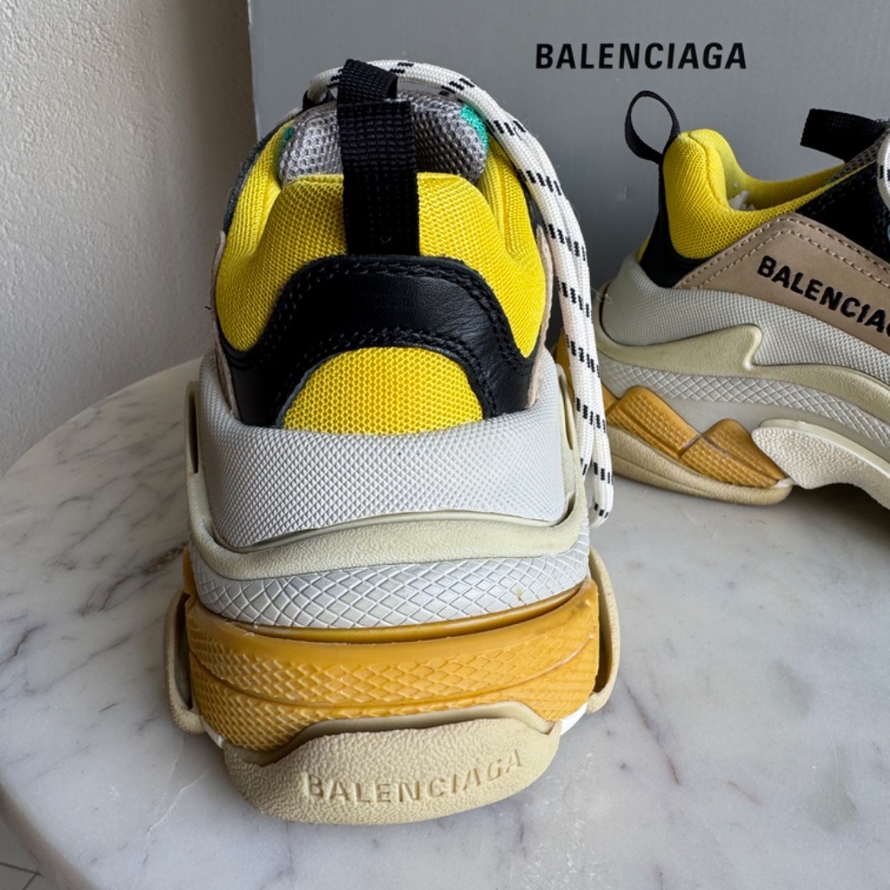 Balenciaga Triple S Sneakers Women - Picture 4 of 5